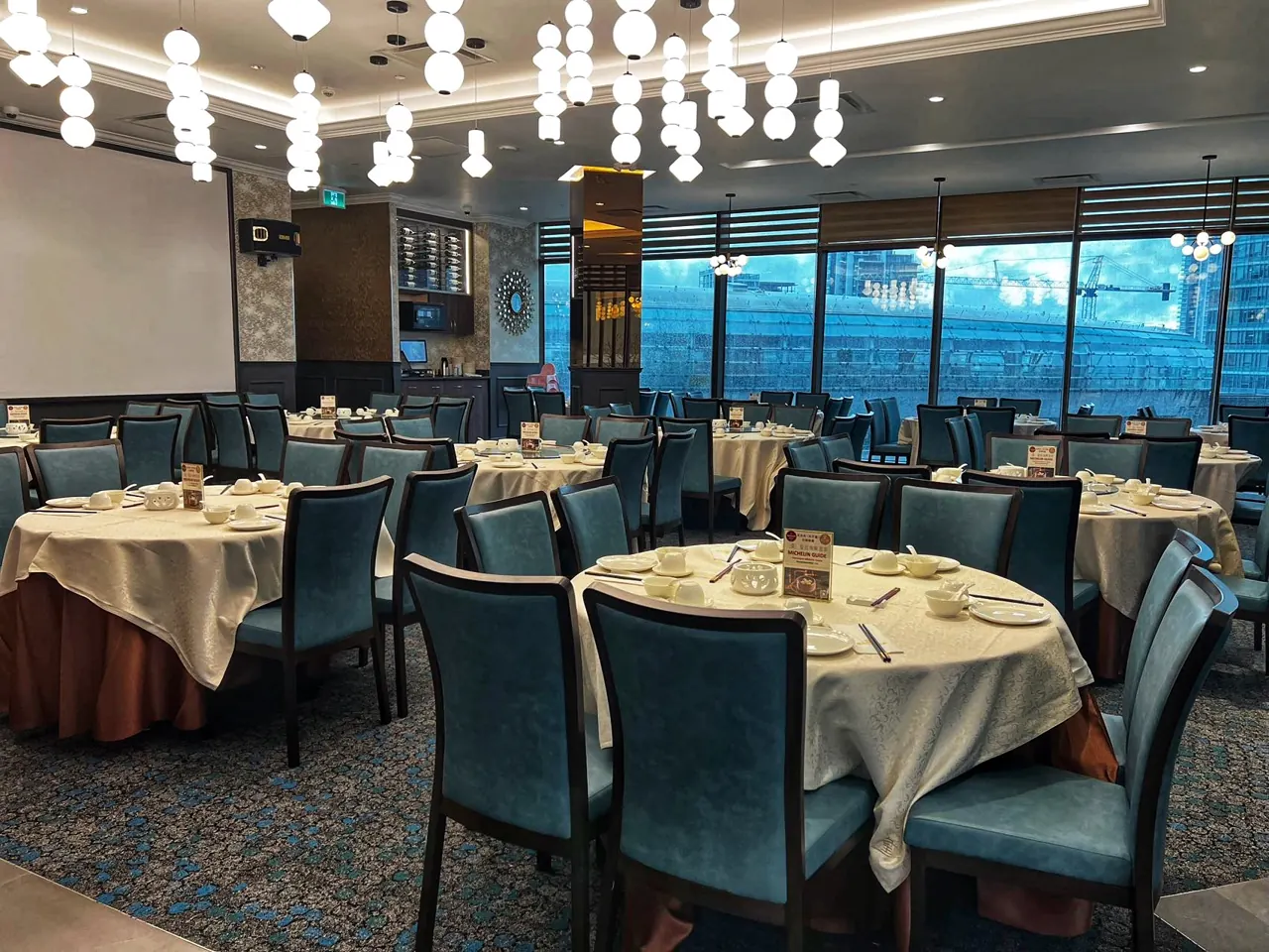 Dining room at Neptune Palace with round tables and chandeliers